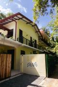 Strand by Barefoot Backpackers Hostel, Hiriketiya Beach