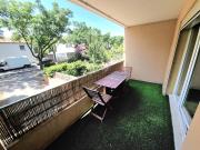T2 avec terrasse au soleil proche centre