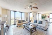 Warm welcoming condo with outdoor pool & clubhouse - short stroll to beach