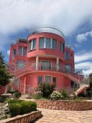 Sunray Guest House, Private Rooms & Apartment with Lovely Sea View