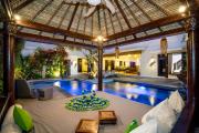 Rumah Besar 5BR Private Villa Near Seminyak