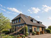 Groepsaccommodatie + 4 Large Greenhouses (36 personen)