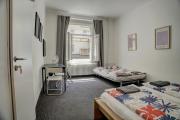 Private Room for 4, Free Parking, Main Train Station, Walk Everywhere