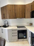 The Urban Chic Retreat , 2BR with WiFi and AC