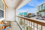 Cozy coastal condo with shared pool shared washer&dryer and beach access