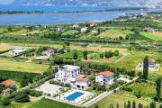 Evergreen Laguna Vain-Lezhe Evergreen Laguna Vain-Lezhe