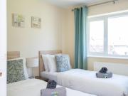 4 Bed House, With Garden, Close To Gatwick