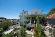 Apartments with parking space Palit, Rab - 22743