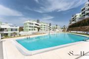 Golf View Penthouse with Pool & Gym Access