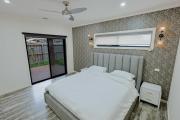 Top Caroline Springs