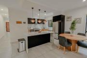 Top Caroline Springs