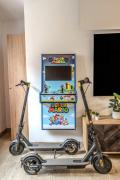 LUJO Parking, Proyector, Maquinita y Patinetes