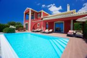 Trapezaki Queen Villa