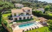 Tropez Center Stylish and Cozy with Sea View
