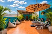 House Of Happiness Hostel With Rooftop 7 min by walk from Pier