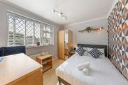 3BR Home in Newton Near Chester Centre - Free Parking 3BR Home in Newton Near Chester Centre - Free Parking