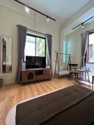 A89 Từ Hoa - Premium Balcony Room - 1BR 1BA