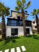 Pearl Mansion-2 Sea View 3BR Duplex Villa, Near Seaside in Cunda