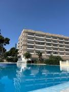 Cozy Apartment with Pool at 5 Min to Beach