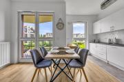 Warsaw Chopin Airport Apt- Balcony & Parking