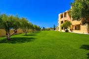 Golden Bay Apartments-Garden Haven