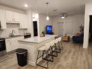 Luxury Resort Living, Pool, BBQ, Fitness Center, 1st Floor, Minutes 2 May Clinic