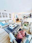 Quiet retreat near Coconut Grove free parking