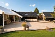 Holiday Idyll For 8 Close To The Coast