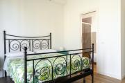 Camera Matrimoniale con bagno privato-struttura condivisa con Host-CASA ENEA