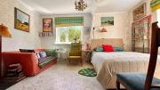 LITTLE LONDON ONE boutique apartment Netflix TV Old Town