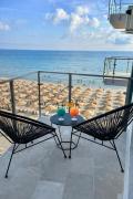 Cosmopolitan - Studio pe plaja cu vedere la mare & loc parcare gratis