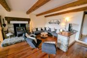 Large family home near lake and resorts