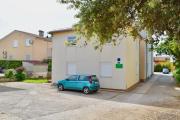 Apartments with parking space Pula - 26934