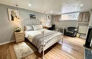 Bright&Modern Space Perfect for couple and Family Step to public transit in Toronto