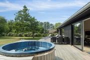 New And Modern Holiday Home With Hot Tub