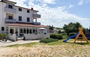 2 Bedroom Cozy Apartment In Zminj