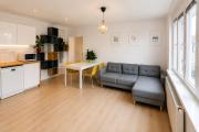 Bright Apartment near Old Town