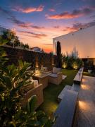 Luxury Modern Oasis with Private Garden" Grand Jacuzzi"