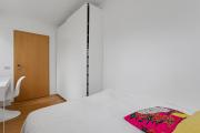 4BR Modern Family Home - Hot Tub, Garden and Parking