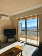 Apartment with stunning sea and mountain views