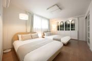 3-Min Walk to Mangwon Market, Free Parking & Luggage Storage, Sleeps 10