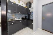 The Queens Den - Sophisticated Studio in Old Town