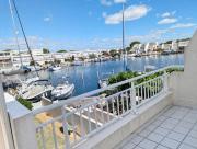 Grande marina vue sur port