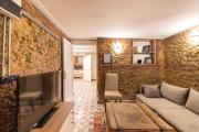 Cozy and Cool Brick-Wall 1BR in Heart of Moda