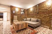 Cozy and Cool Brick-Wall 1BR in Heart of Moda