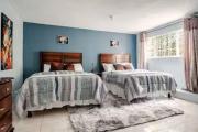Stylish 1BR Retreat- 2 Queen Beds- Quiet Upscale Area- 15 mins to Town and Beaches