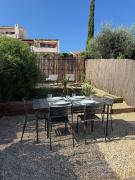 Joli studio avec jardin résidence avec piscine