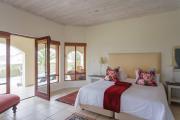 Barton Dove near Hermanus Pool Hot Tub