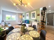 Spacious Modern & Stylish Flat by HostWise