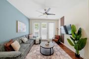 Stylish 2 King Suites, Pool, Gym, and Yoga
